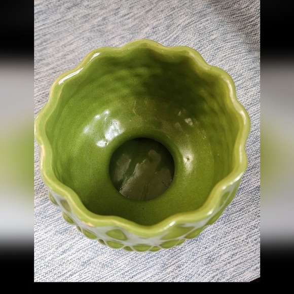 Vintage American Chartreuse  Hobnail Planter 4.5" x 4 3/4" - Picture 2 of 7